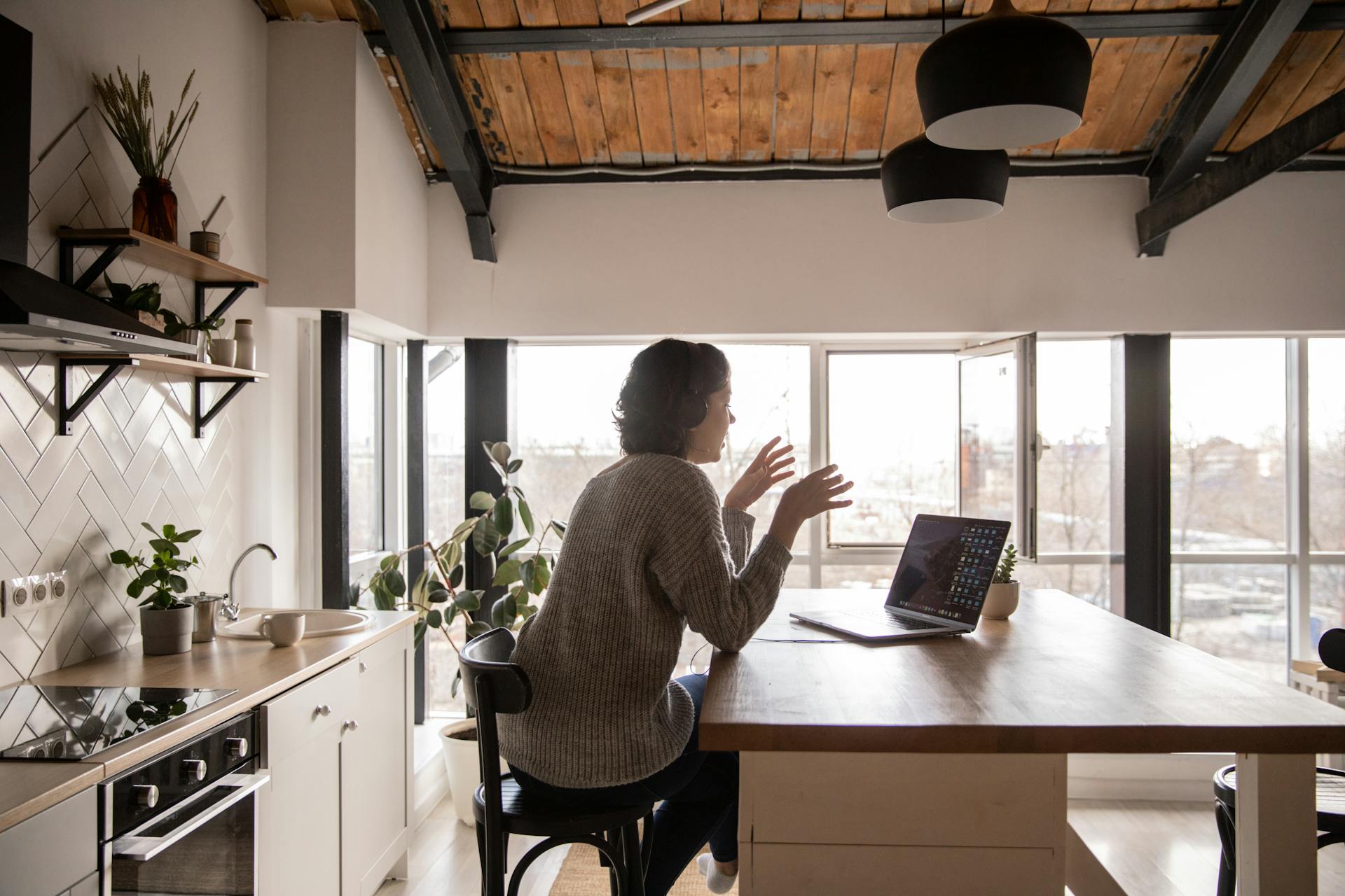 How to Create a Functional and Stylish Home Office